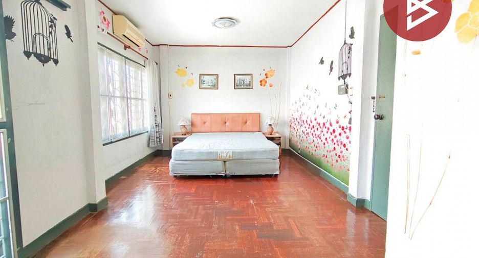 For sale 3 bedrooms townhouse in Khlong Sam Wa, Bangkok