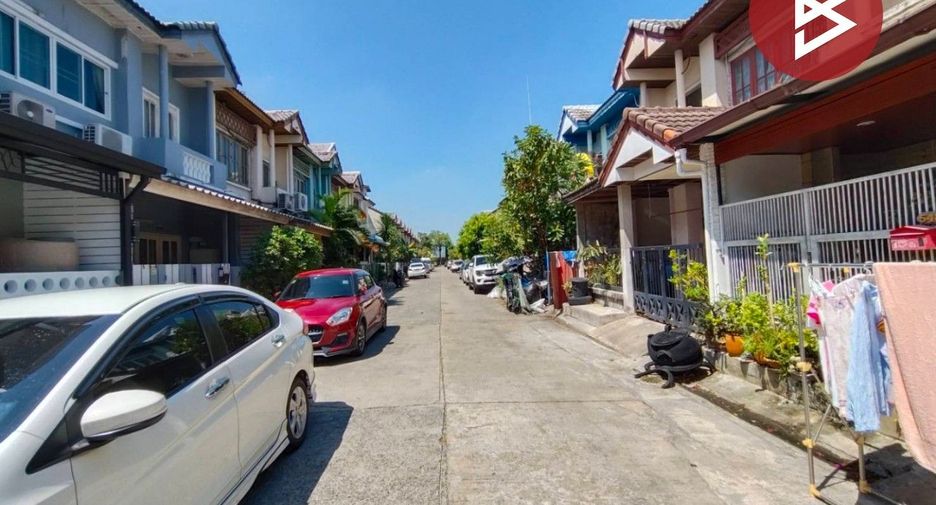 For sale 3 bedrooms townhouse in Khlong Sam Wa, Bangkok