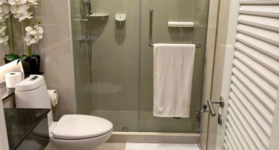 For rent 2 bedrooms condo in Khlong Toei, Bangkok