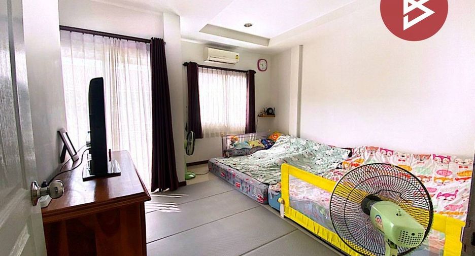 For sale 4 bedrooms townhouse in Thanyaburi, Pathum Thani