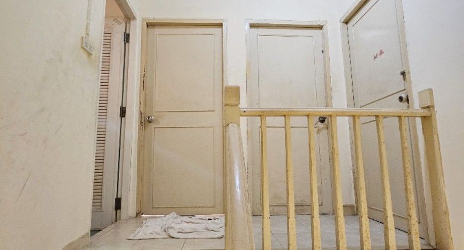 Casa adosada en venta de 3 habitaciones en Phra Samut Chedi, Samut Prakan