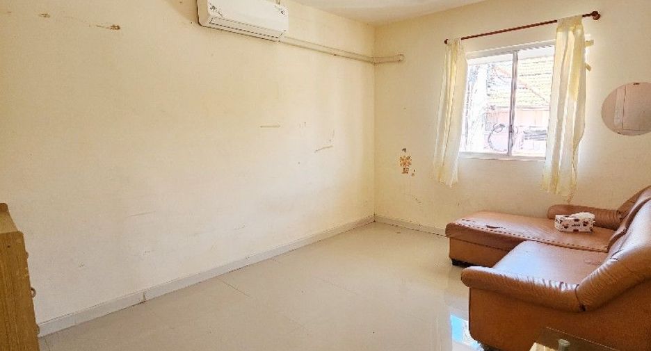 Casa adosada en venta de 3 habitaciones en Phra Samut Chedi, Samut Prakan