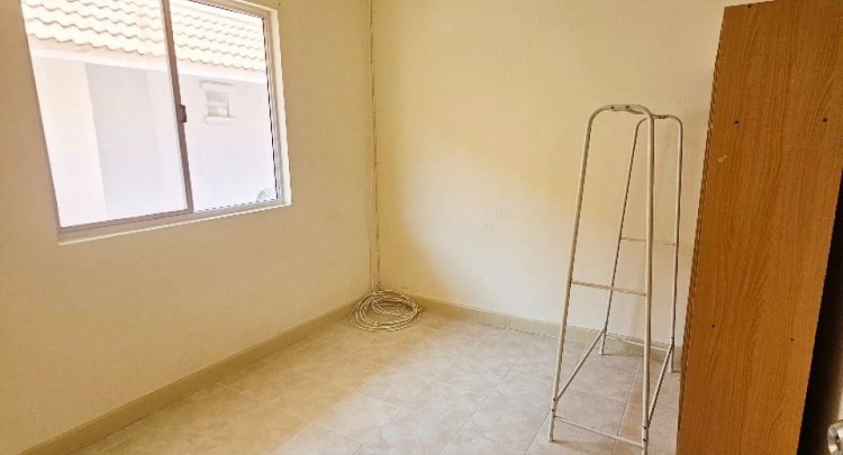 Casa adosada en venta de 3 habitaciones en Phra Samut Chedi, Samut Prakan