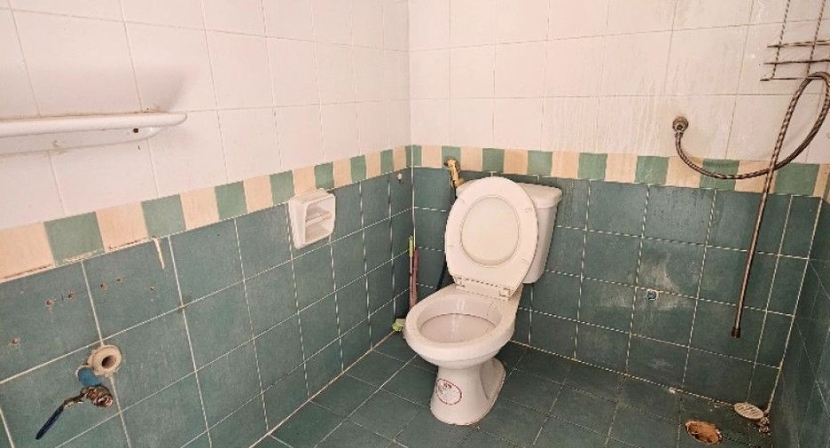 Casa adosada en venta de 3 habitaciones en Phra Samut Chedi, Samut Prakan
