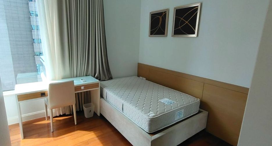 For rent 2 bedrooms condo in Pathum Wan, Bangkok