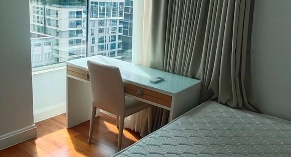 For rent 2 bedrooms condo in Pathum Wan, Bangkok