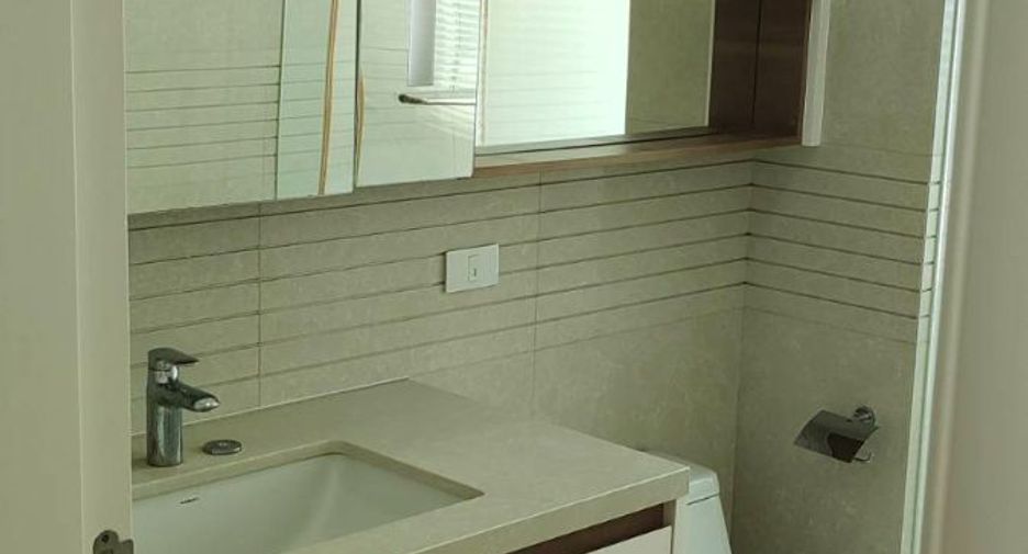 For rent 2 bedrooms condo in Pathum Wan, Bangkok