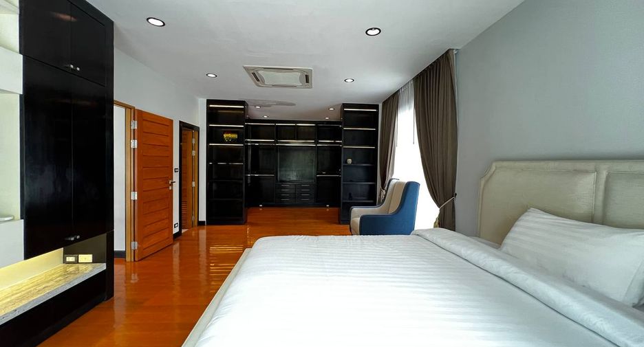 For rent 4 bedrooms villa in Bang Lamung, Chonburi