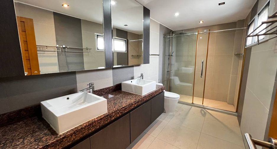 For rent 4 bedrooms villa in Bang Lamung, Chonburi