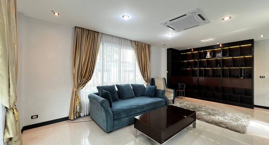 For rent 4 bedrooms villa in Bang Lamung, Chonburi