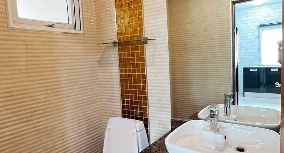 For rent 4 bedrooms villa in Bang Lamung, Chonburi