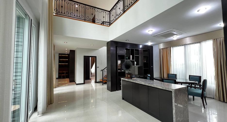 For rent 4 bedrooms villa in Bang Lamung, Chonburi