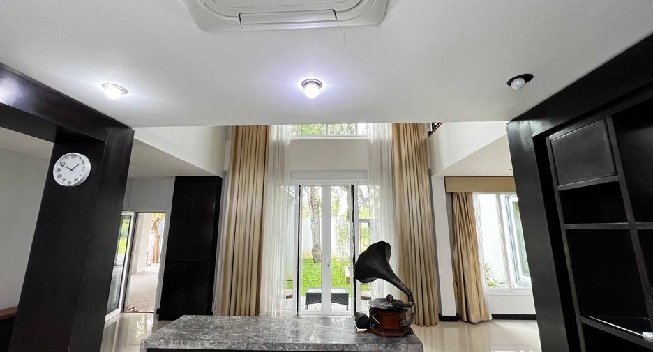 For rent 4 bedrooms villa in Bang Lamung, Chonburi