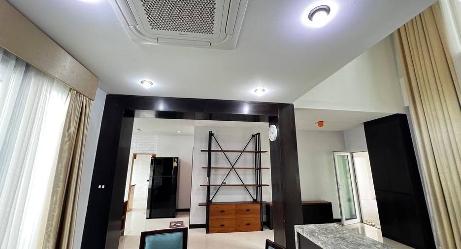 For rent 4 bedrooms villa in Bang Lamung, Chonburi