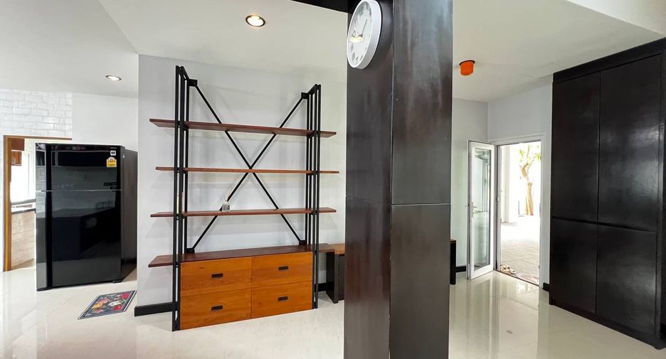 For rent 4 bedrooms villa in Bang Lamung, Chonburi