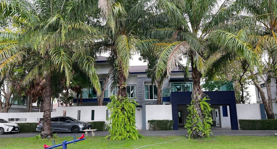 For rent 4 bedrooms villa in Bang Lamung, Chonburi
