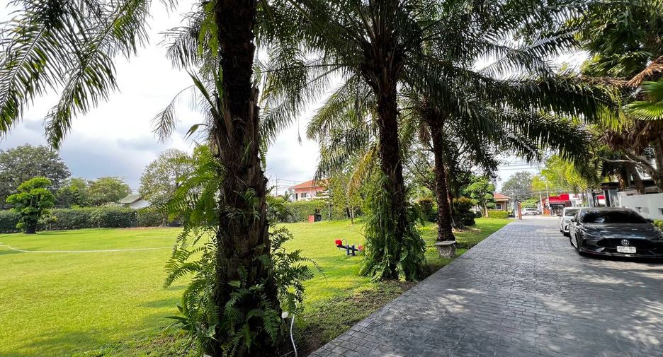 For rent 4 bedrooms villa in Bang Lamung, Chonburi