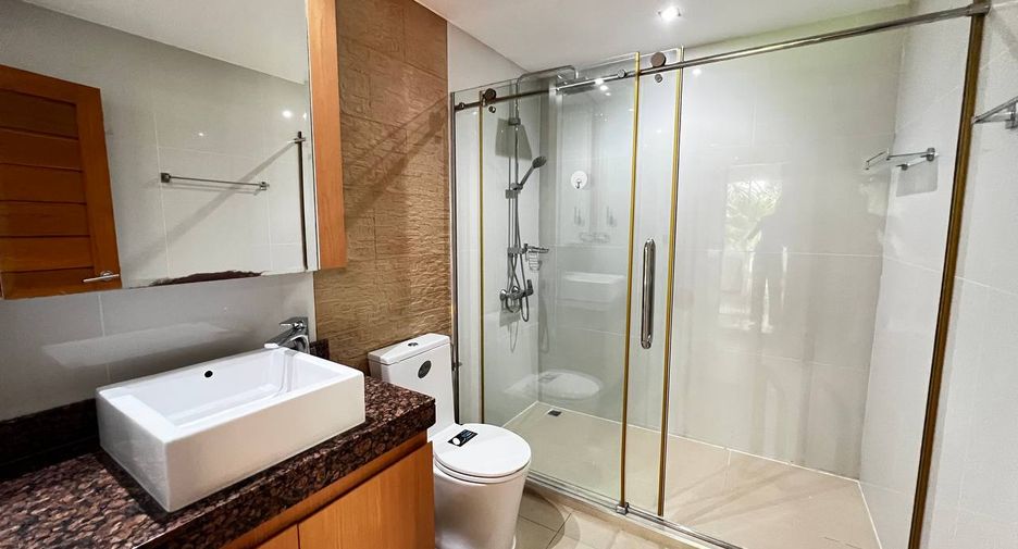 For rent 4 bedrooms villa in Bang Lamung, Chonburi