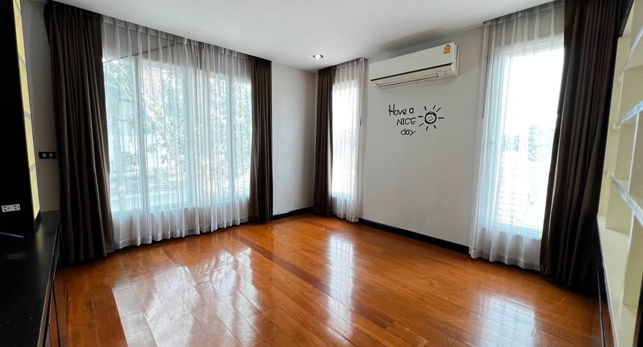 For rent 4 bedrooms villa in Bang Lamung, Chonburi