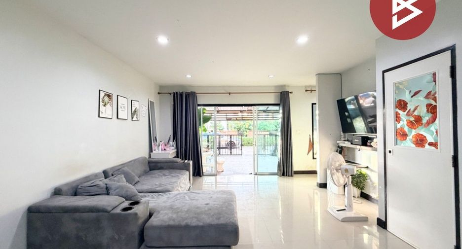 Casa adosada en venta de 3 habitaciones en Mueang Chon Buri, Chonburi