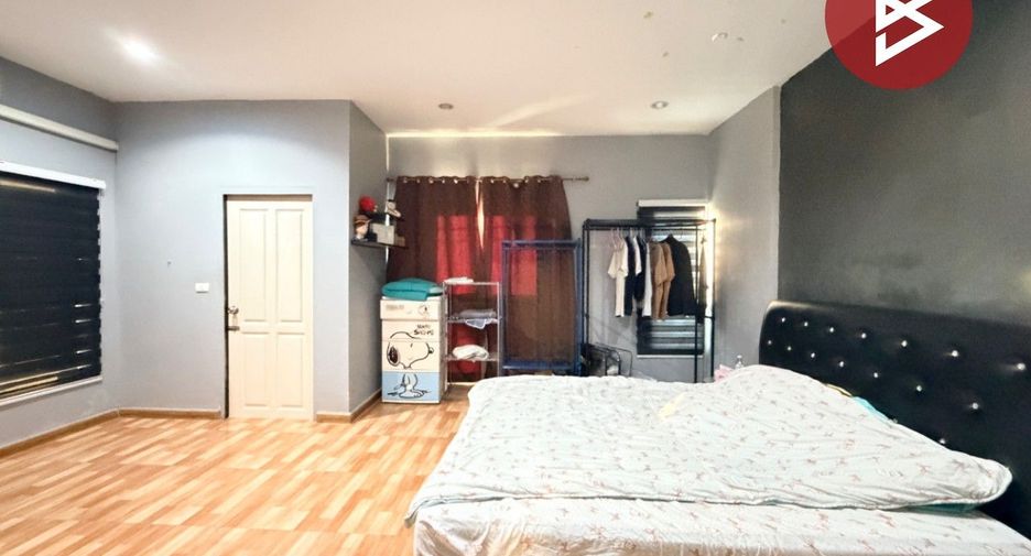 Casa adosada en venta de 3 habitaciones en Mueang Chon Buri, Chonburi