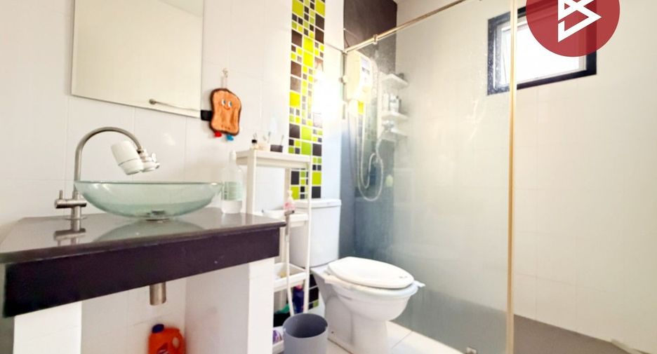 Casa adosada en venta de 3 habitaciones en Mueang Chon Buri, Chonburi