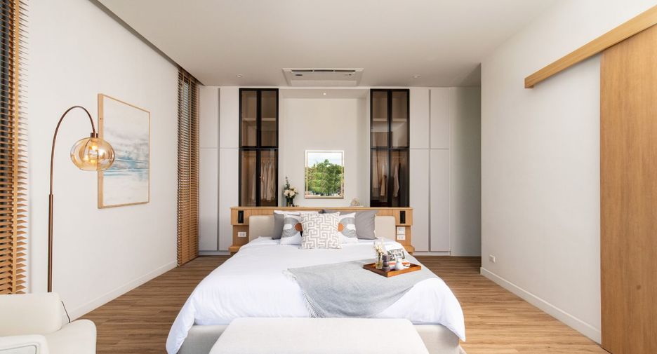 For sale 4 bedrooms villa in Mueang Phuket, Phuket