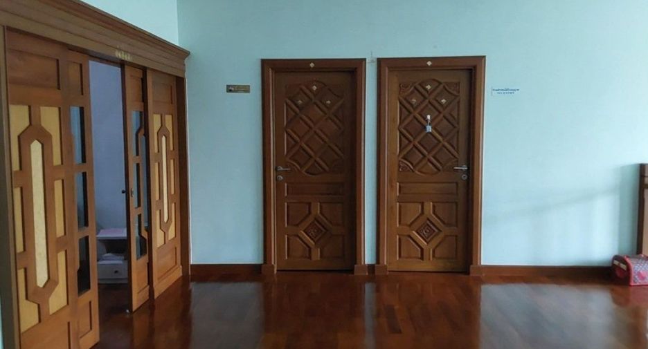 For sale 3 bedrooms warehouse in Mueang Chon Buri, Chonburi