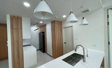 Condo en alquiler y en venta de 3 habitaciones en Sathon, Bangkok