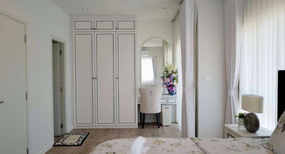 For rent 4 bedrooms house in Mueang Phuket, Phuket