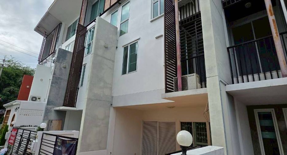 For sale 3 bedrooms townhouse in Pak Kret, Nonthaburi