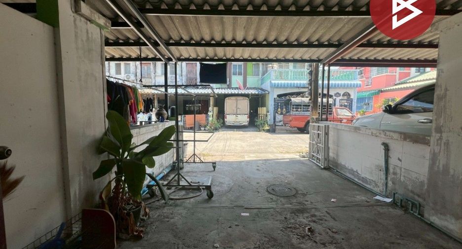 Продажа 2 спальни таунхаус в Mueang Chon Buri, Чонбури