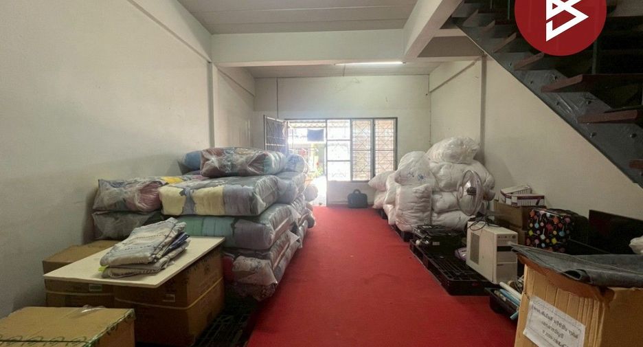 Продажа 2 спальни таунхаус в Mueang Chon Buri, Чонбури