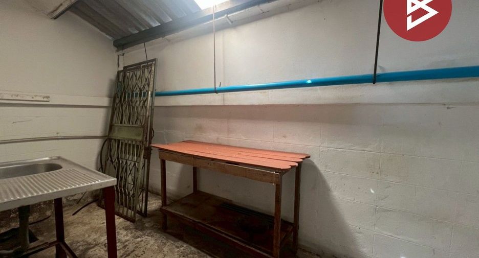 Продажа 2 спальни таунхаус в Mueang Chon Buri, Чонбури