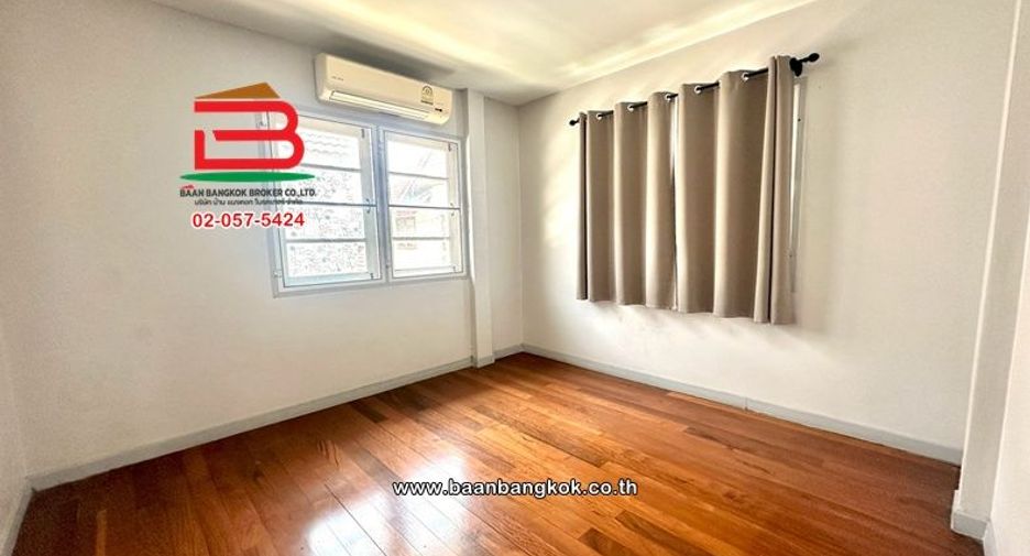 Casa en venta de 3 habitaciones en Pak Kret, Nonthaburi