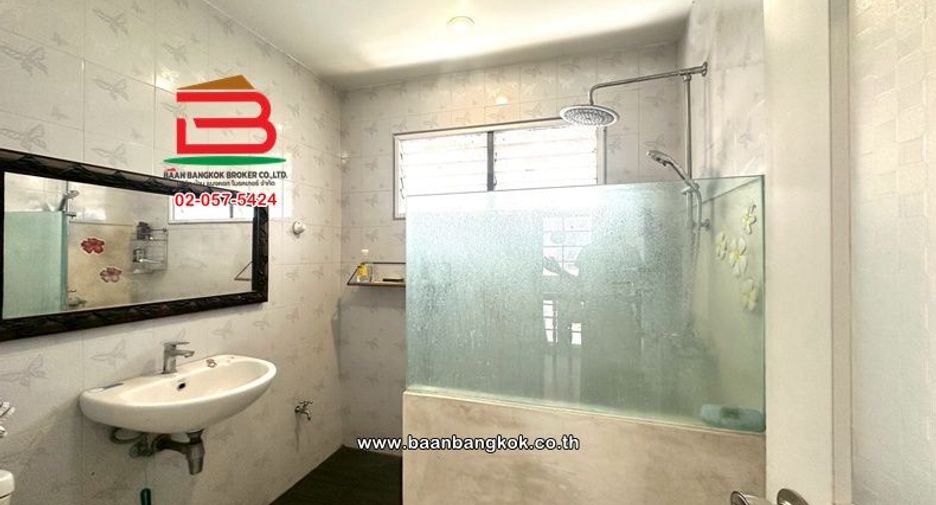 Casa en venta de 3 habitaciones en Pak Kret, Nonthaburi
