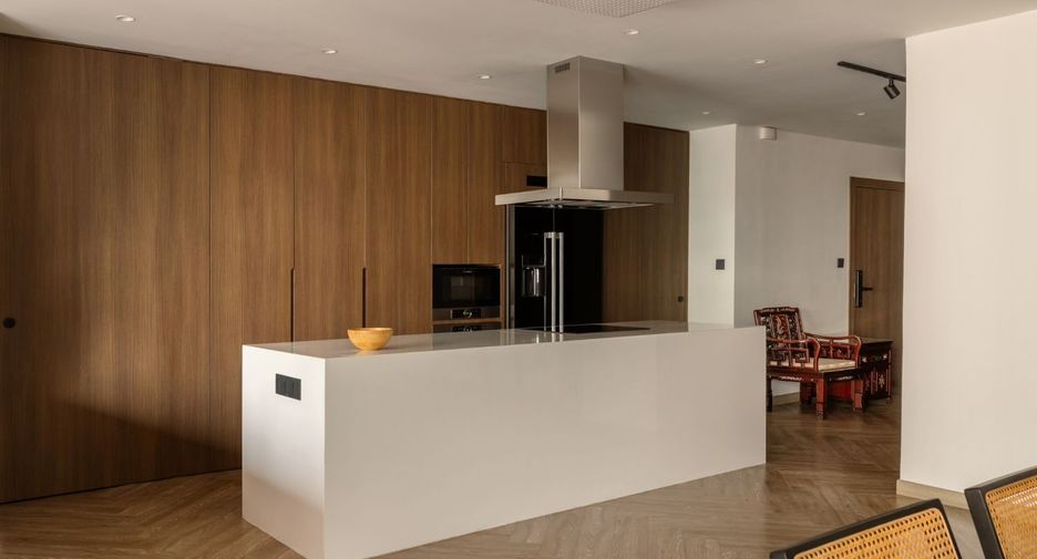 For sale 2 bedrooms condo in Khlong Toei, Bangkok
