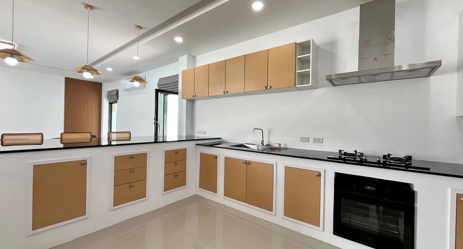 Villa en alquiler y en venta de 4 habitaciones en Mueang Krabi, Krabi