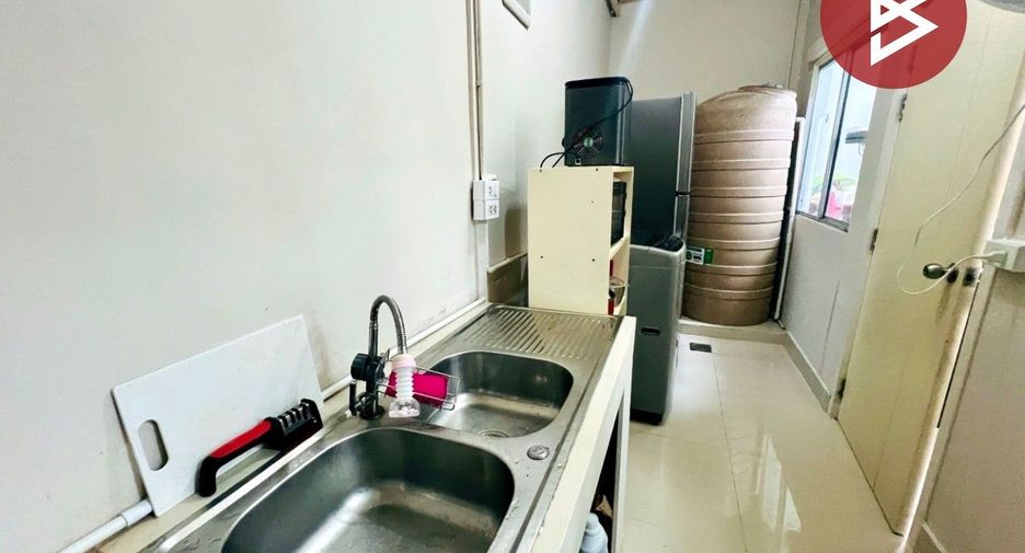 For sale 4 bedrooms townhouse in Phra Samut Chedi, Samut Prakan