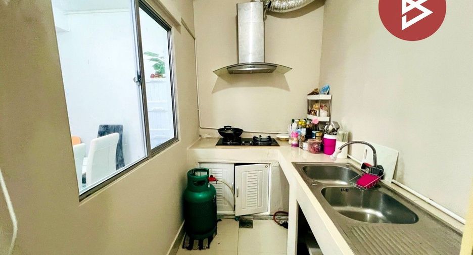 For sale 4 bedrooms townhouse in Phra Samut Chedi, Samut Prakan