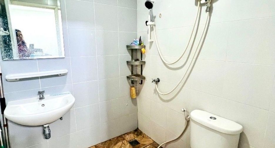 For sale 4 bedrooms townhouse in Phra Samut Chedi, Samut Prakan