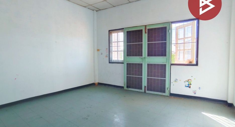 Reihenhaus zum Kauf mit 2 Zimmer in Phutthamonthon, Nakhon Pathom