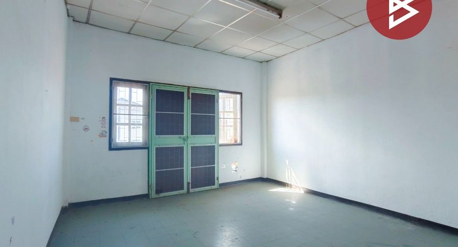 Reihenhaus zum Kauf mit 2 Zimmer in Phutthamonthon, Nakhon Pathom