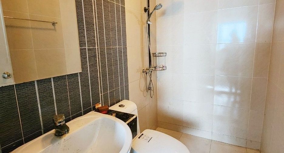 Продажа 4 спальни торговое помещение в Ban Bueng, Чонбури