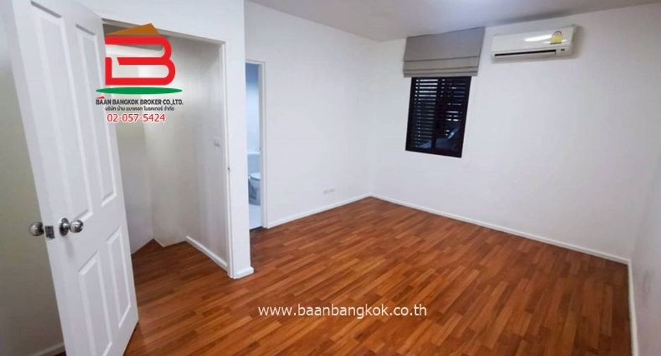 À vendre 4 chambres bureau à Lat Phrao, Bangkok