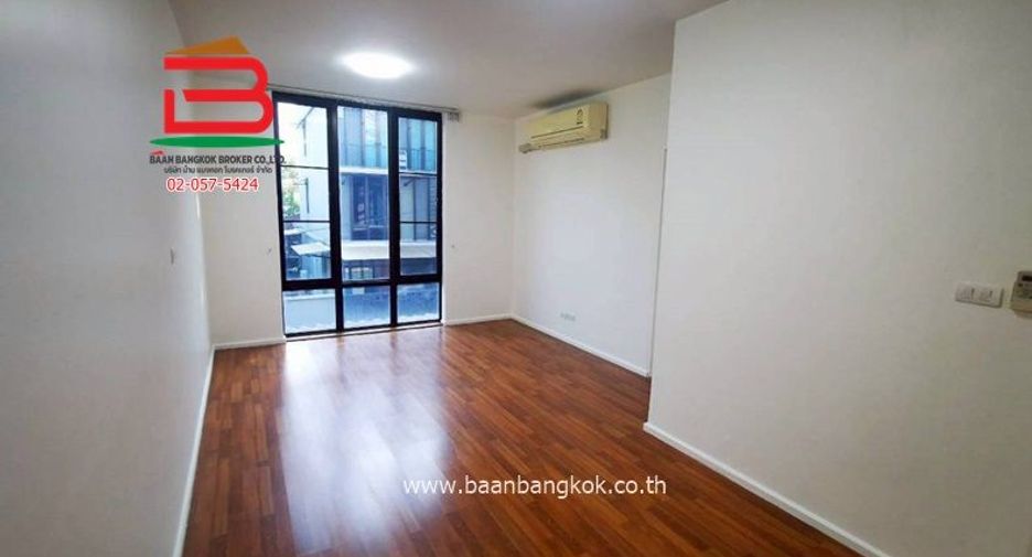 À vendre 4 chambres bureau à Lat Phrao, Bangkok