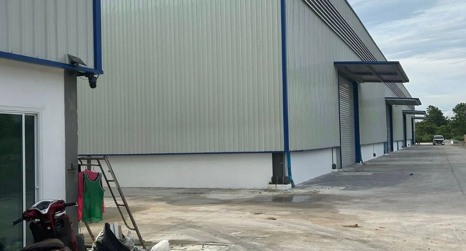 Аренда и продажа 2 спальни склад в Si Racha, Чонбури