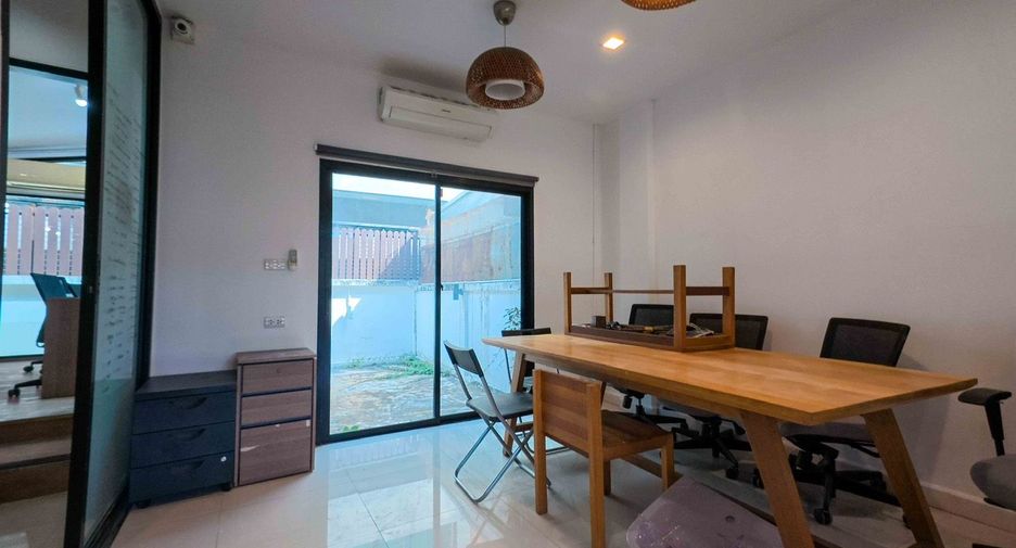Büro zum Kauf mit 3 Zimmer in Din Daeng, Bangkok