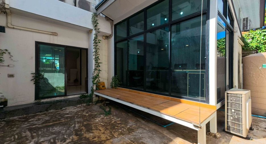 Büro zum Kauf mit 3 Zimmer in Din Daeng, Bangkok