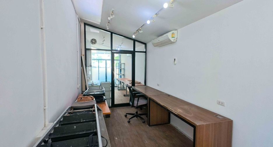 Büro zum Kauf mit 3 Zimmer in Din Daeng, Bangkok